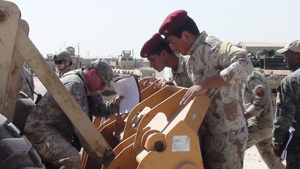 Iraqi army engineers train on heavy equipment