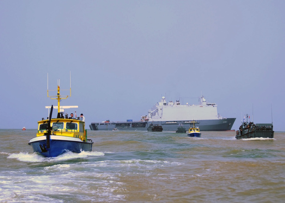 Dutch Donate two River Boats to Senegal During APS Deployment