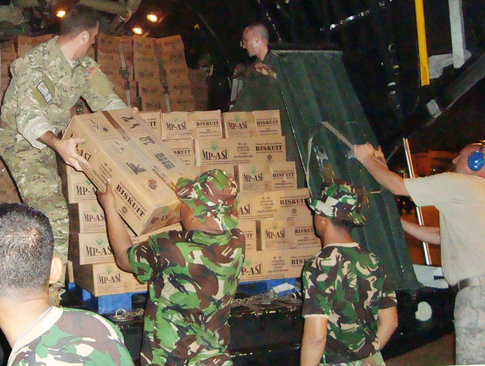 Kadena Airmen aid Indonesian recovery operations
