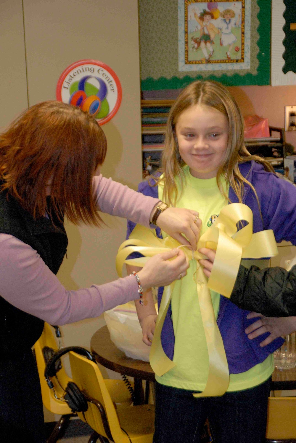 School Children Honor Deployed Parents with Yellow Ribbons