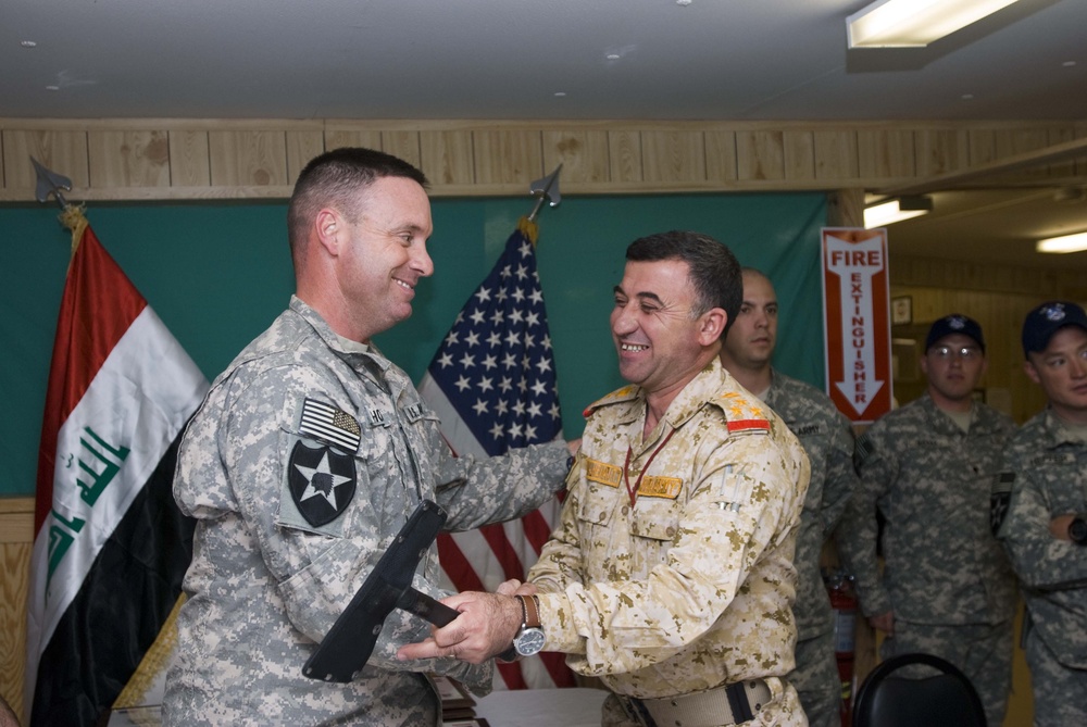 Tomahawk Battalion Takes Iraqi Partners to Dinner