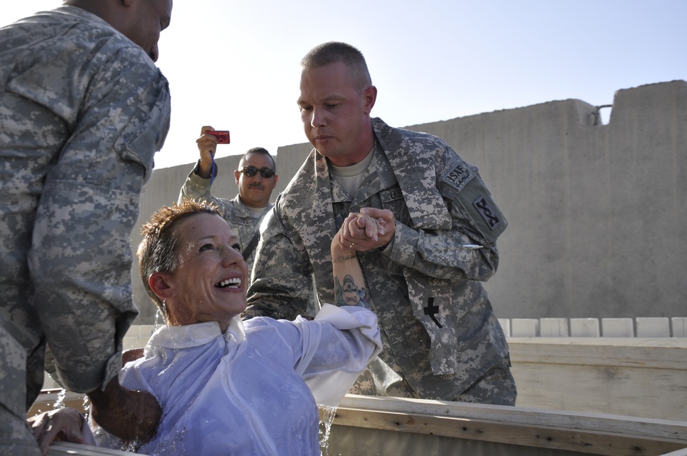 Chaplain Ministers to Soldiers, Prisoners