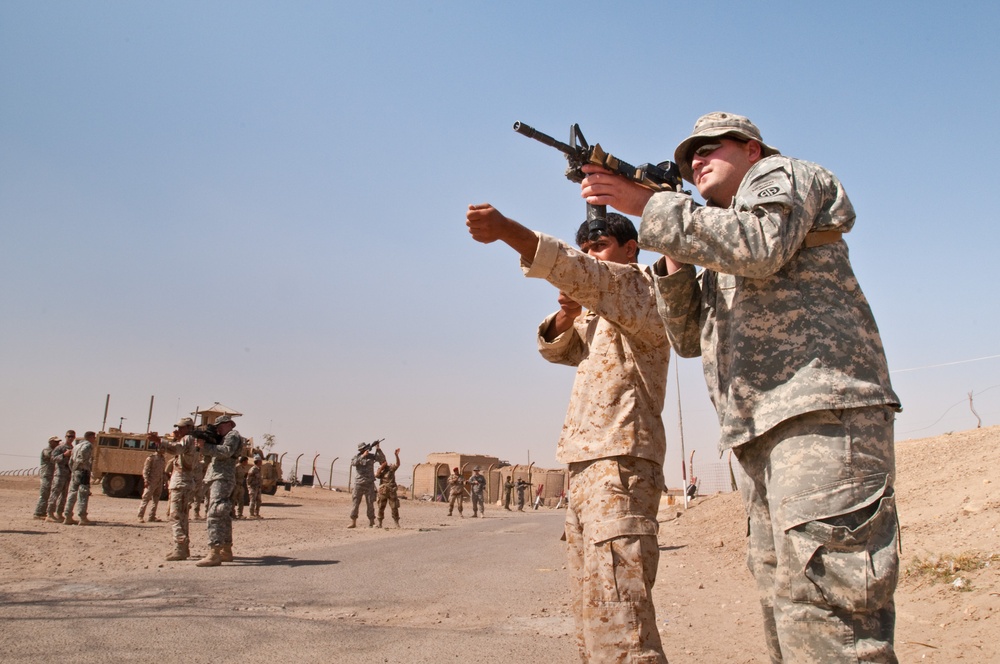 Iraqi Recon Soldiers, U.S. Paratrooper Advisors Share War Fighting Techniques During Joint Training