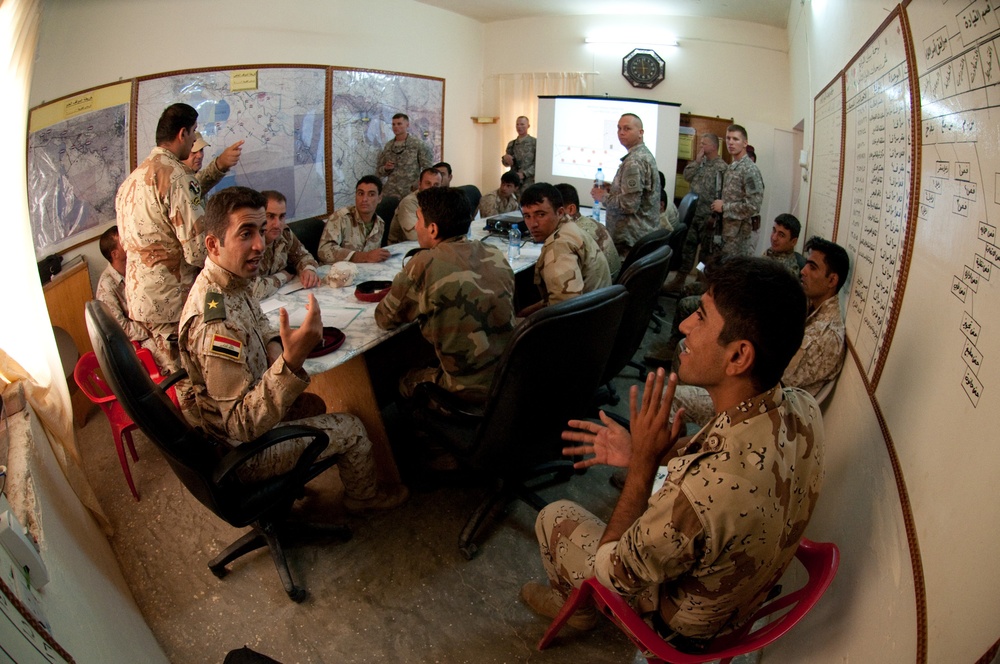 Iraqi Recon Soldiers, U.S. Paratrooper Advisors Share War Fighting Techniques During Joint Training