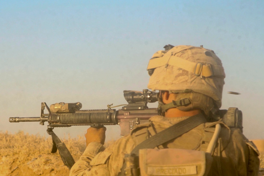 Marines light it up as sun sets on insurgents