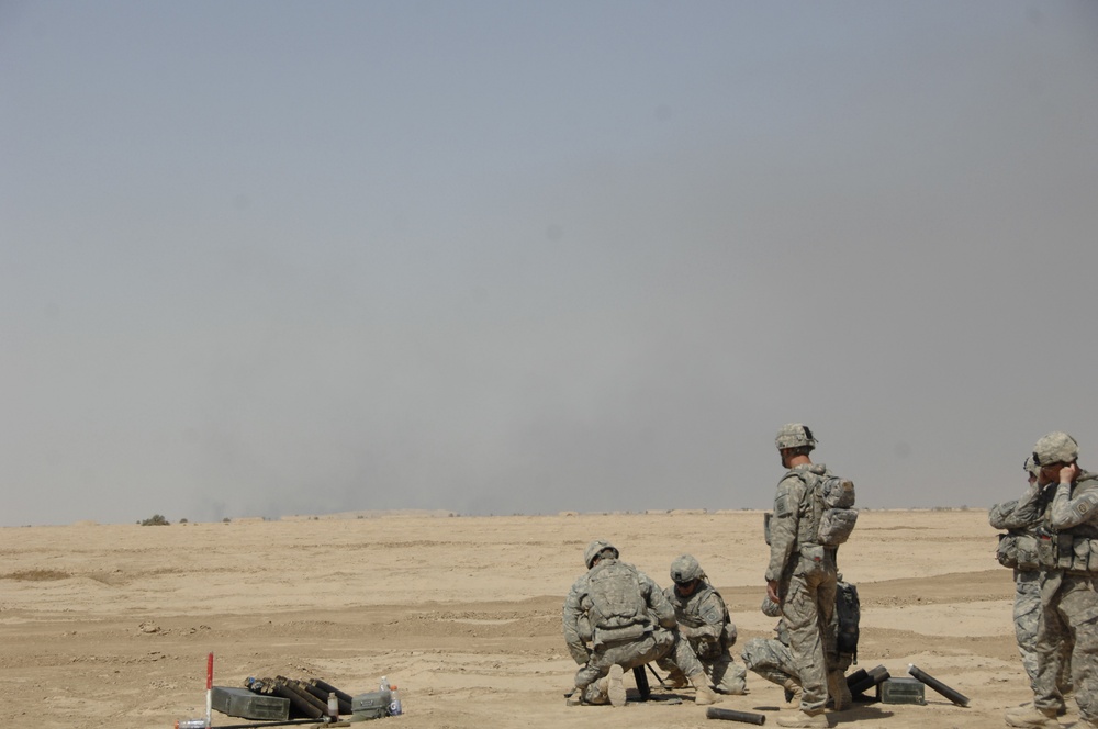 Soldiers participate in mortar training