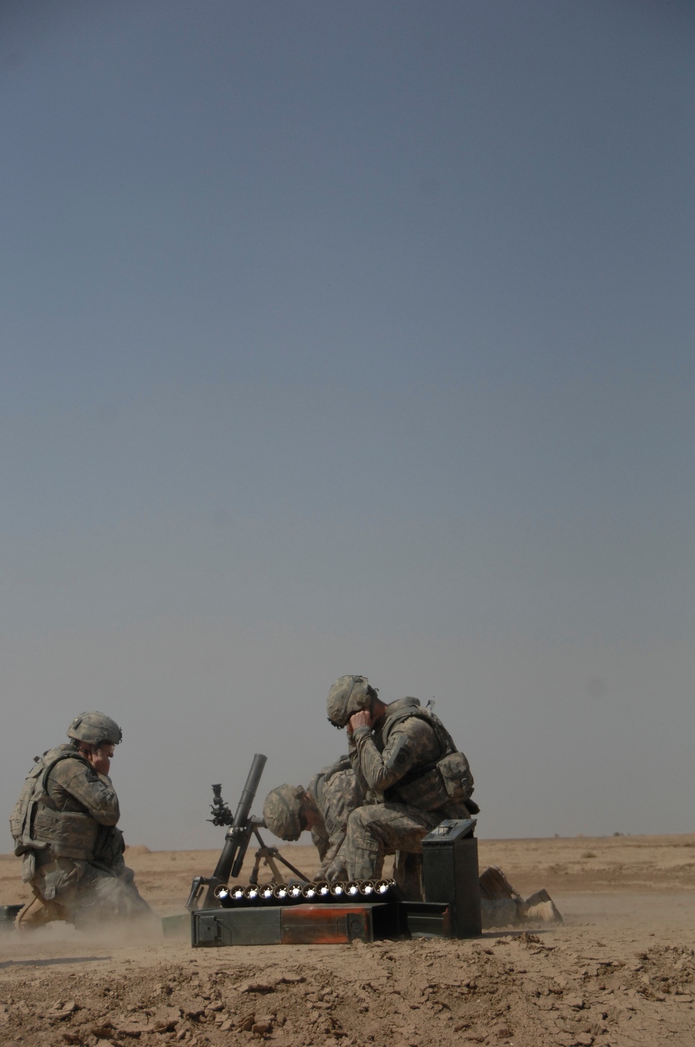 Soldiers participate in mortar training