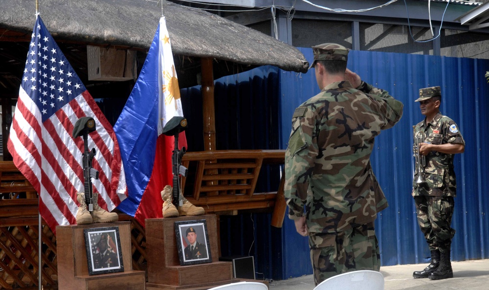 Task Force Members Honor Fallen Soldiers During Memorial Ceremony