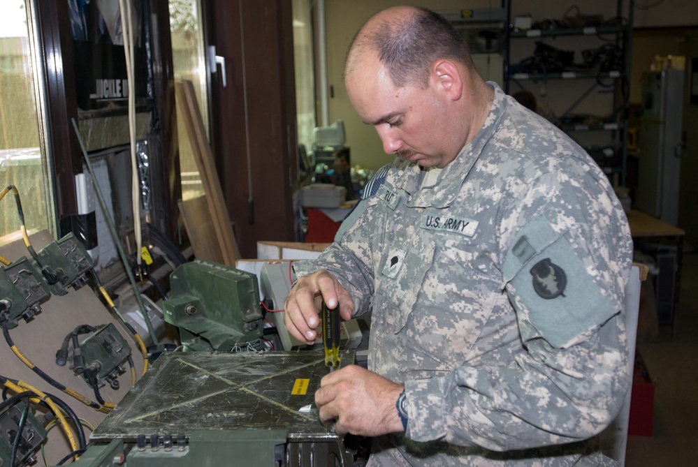C&amp;amp;E team keeps troops talking, tracking on battlefield