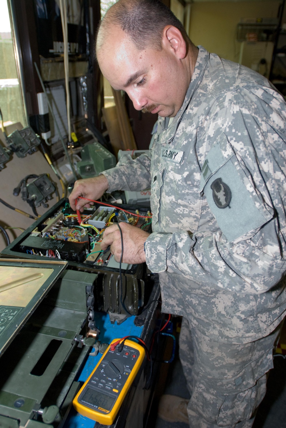 C&amp;amp;E team keeps troops talking, tracking on battlefield
