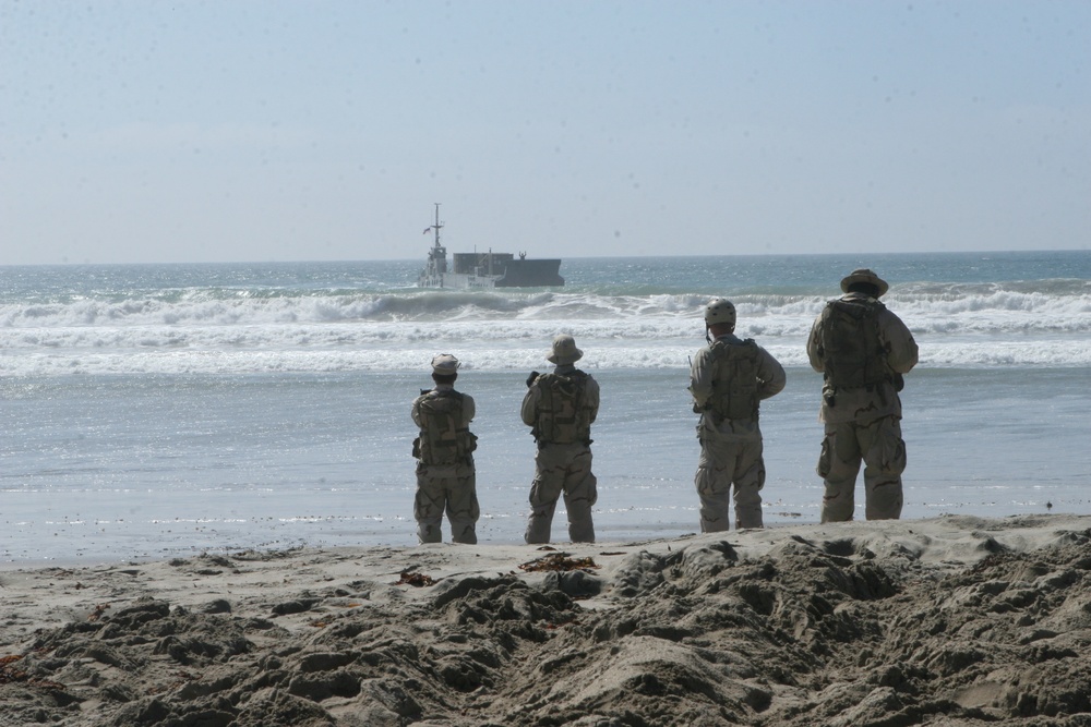 Marines, sailors work together during Pacific Horizon