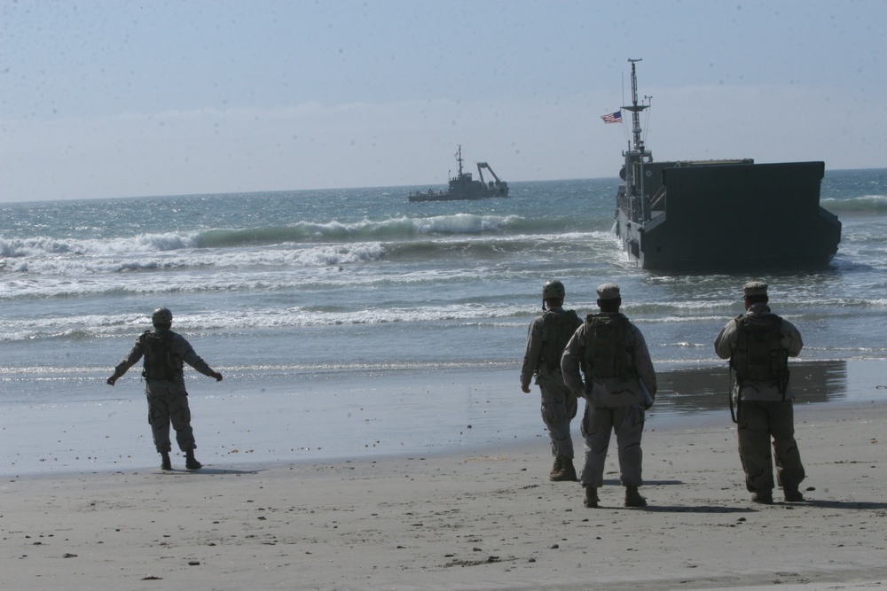 Marines, sailors work together during Pacific Horizon