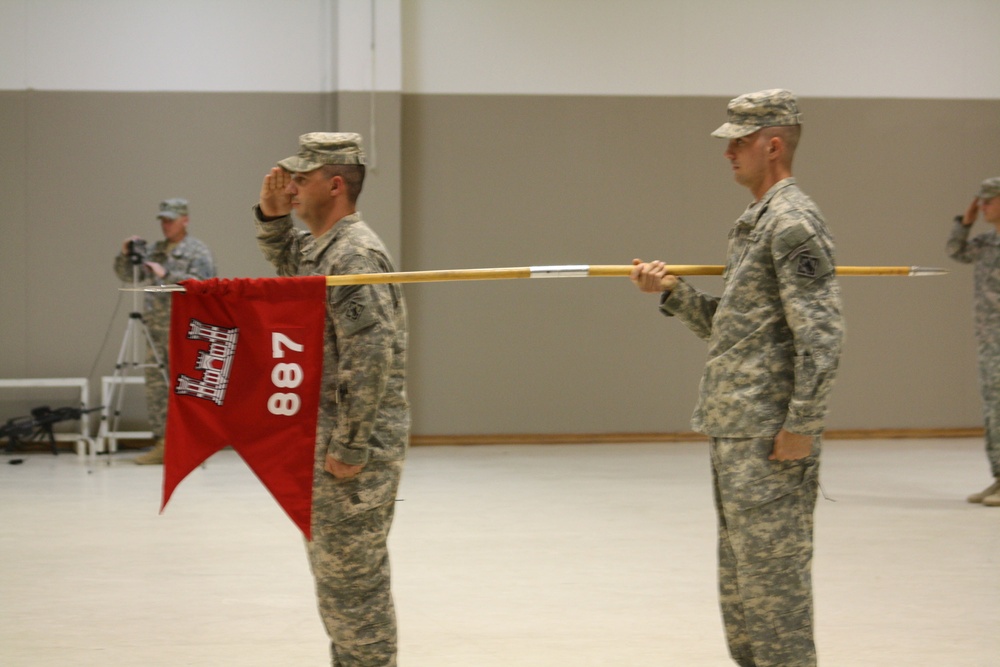 Commanders pass company guidon in Iraq