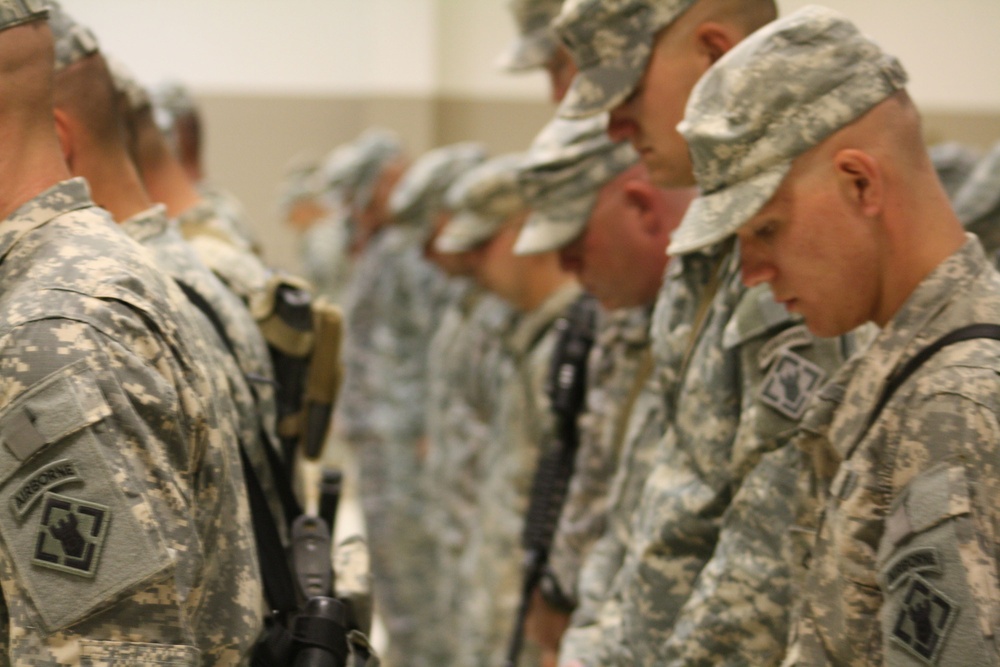 Commanders pass company guidon in Iraq