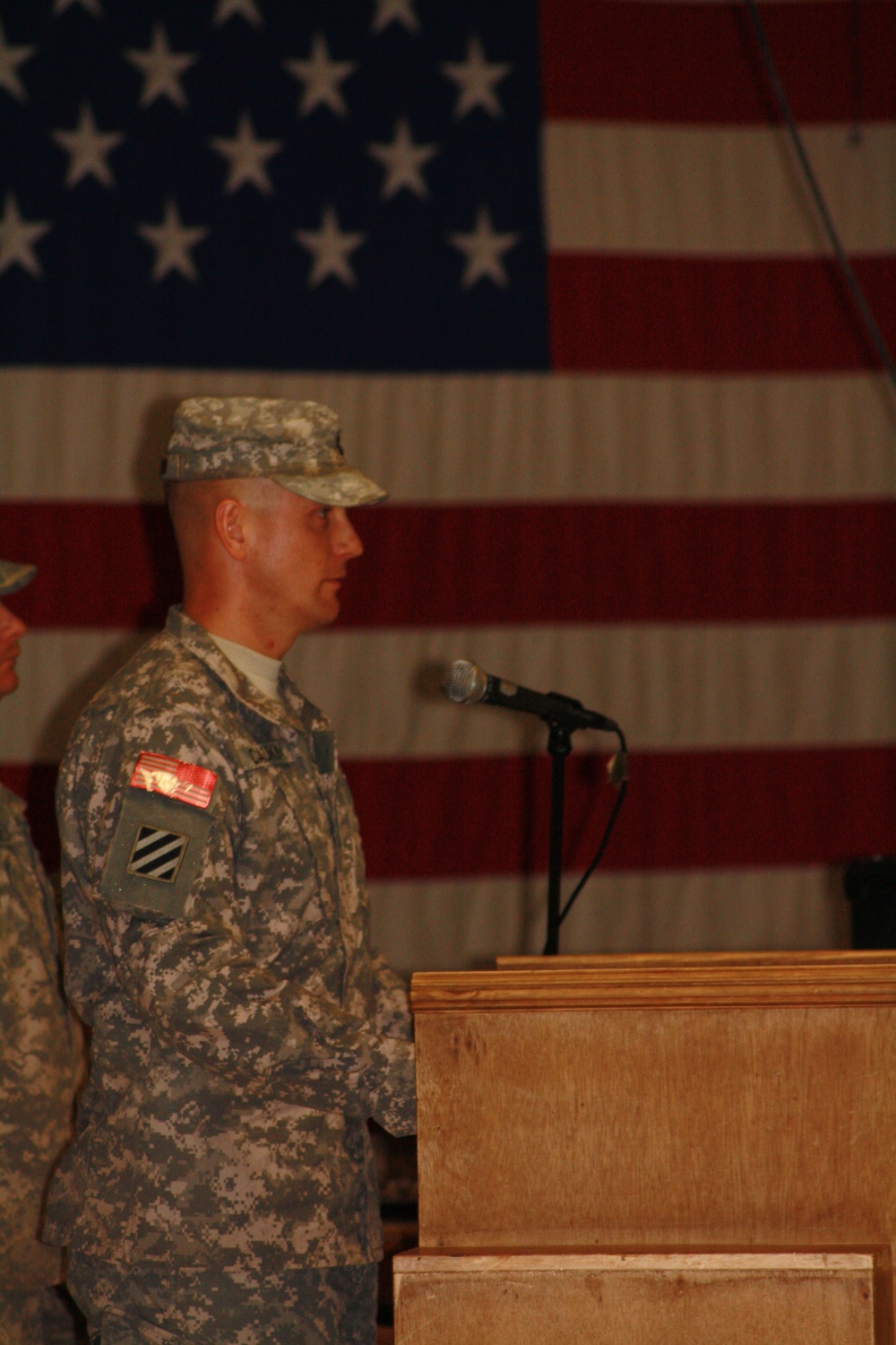 Commanders pass company guidon in Iraq