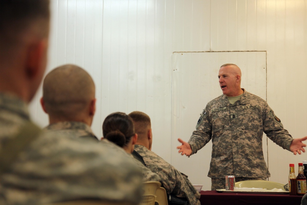 Command sergeant major visits Camp Ramadi