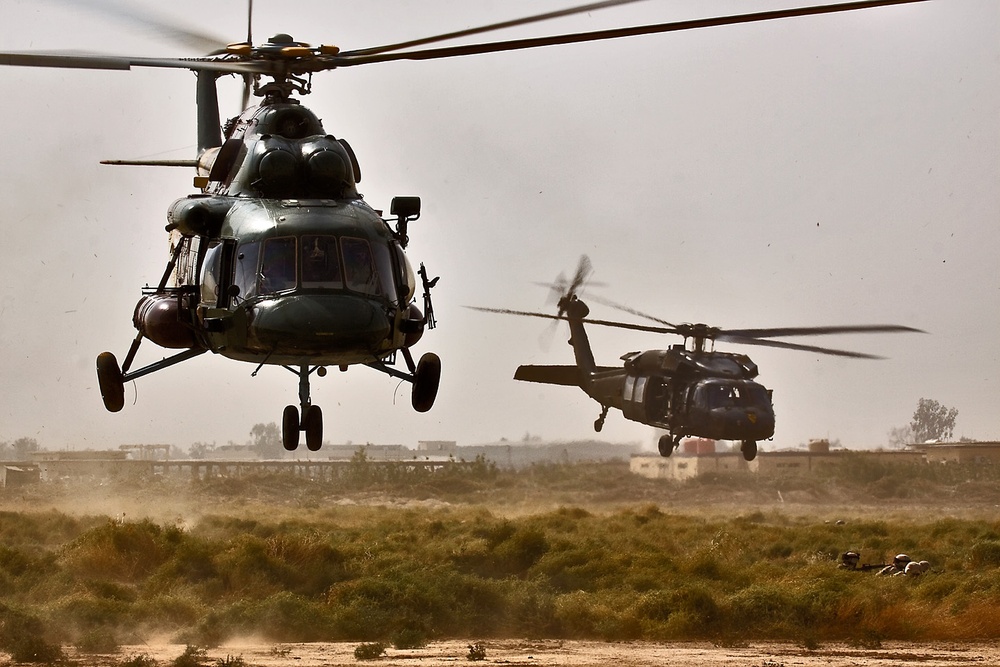 Joint aviators train Iraqi army air assaults