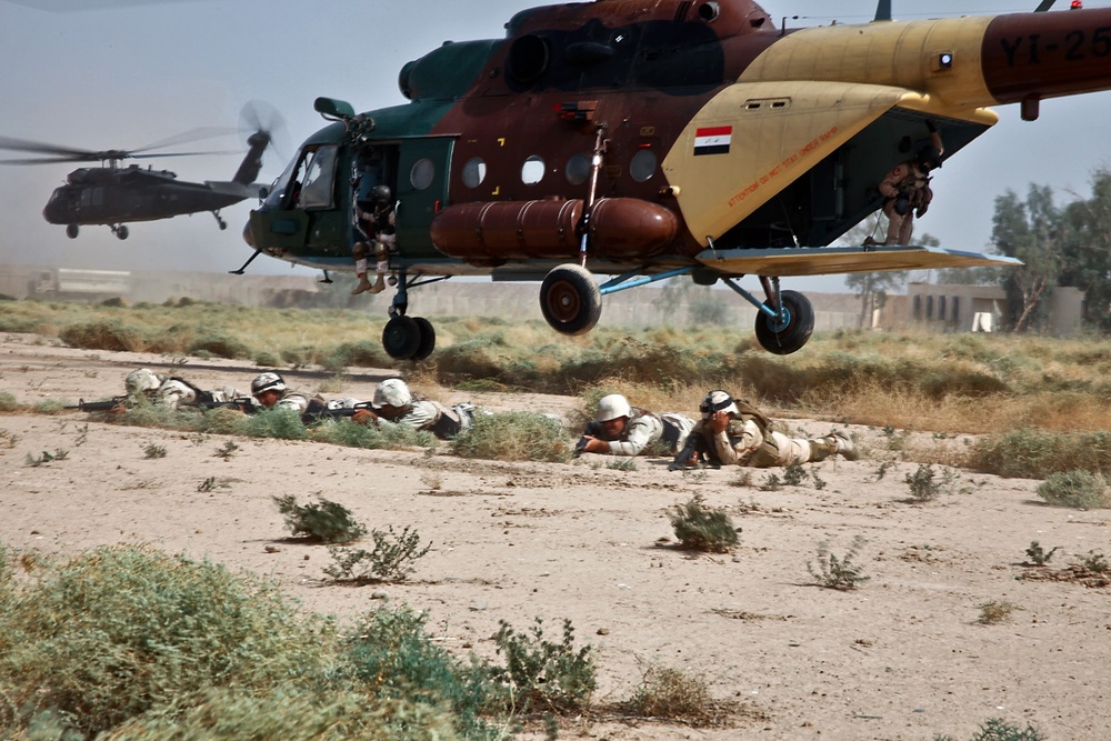 Joint aviators train Iraqi army air assaults