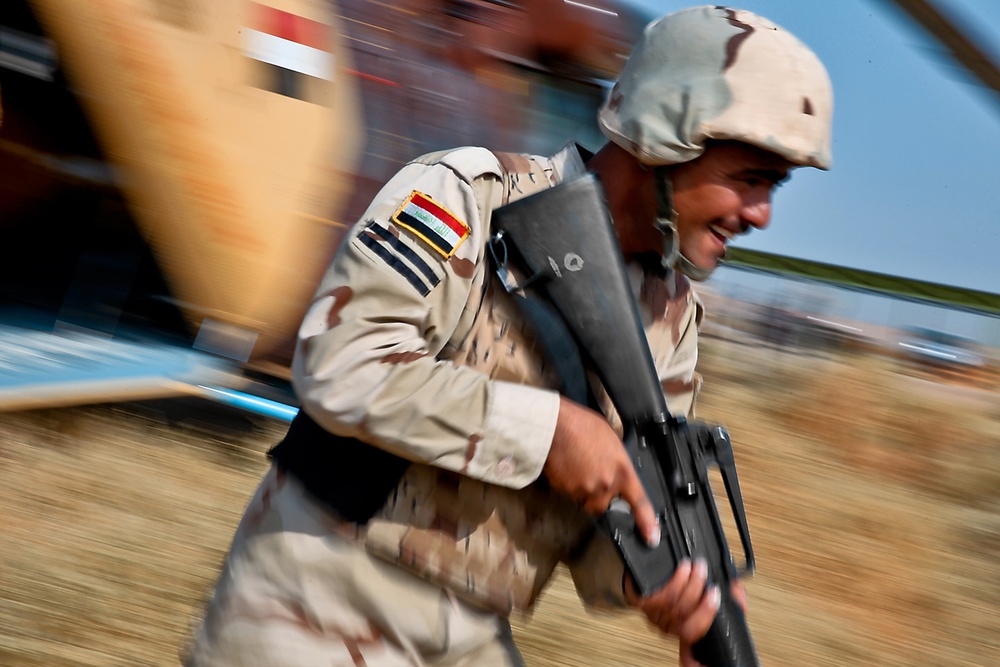 Joint aviators train Iraqi army air assaults