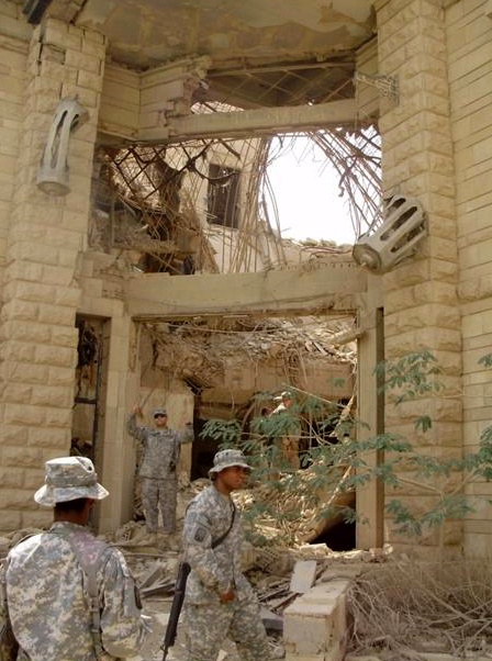 Soldiers enjoy a piece of Iraq's history