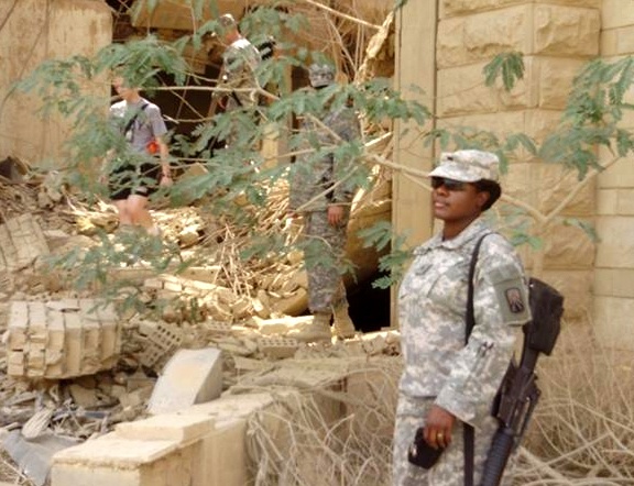 Soldiers enjoy a piece of Iraq's history