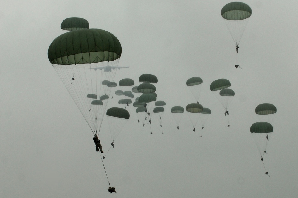 Black Falcons conduct heavy drop exercise