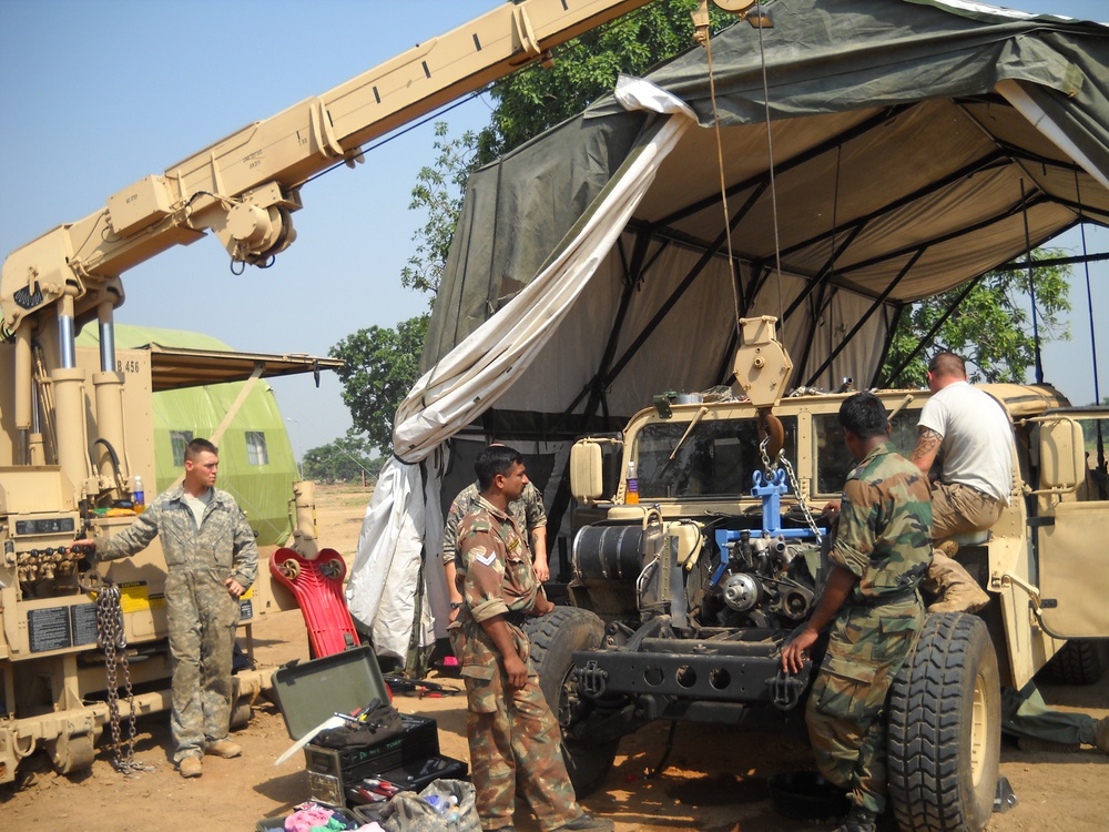 Combat Repair Team shares operations with Indian army during Exercise Yudh Abhyas 09