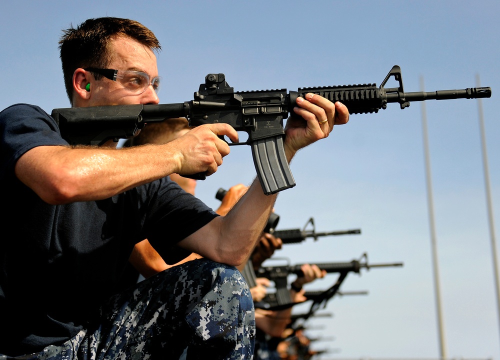 USS Fort McHenry action