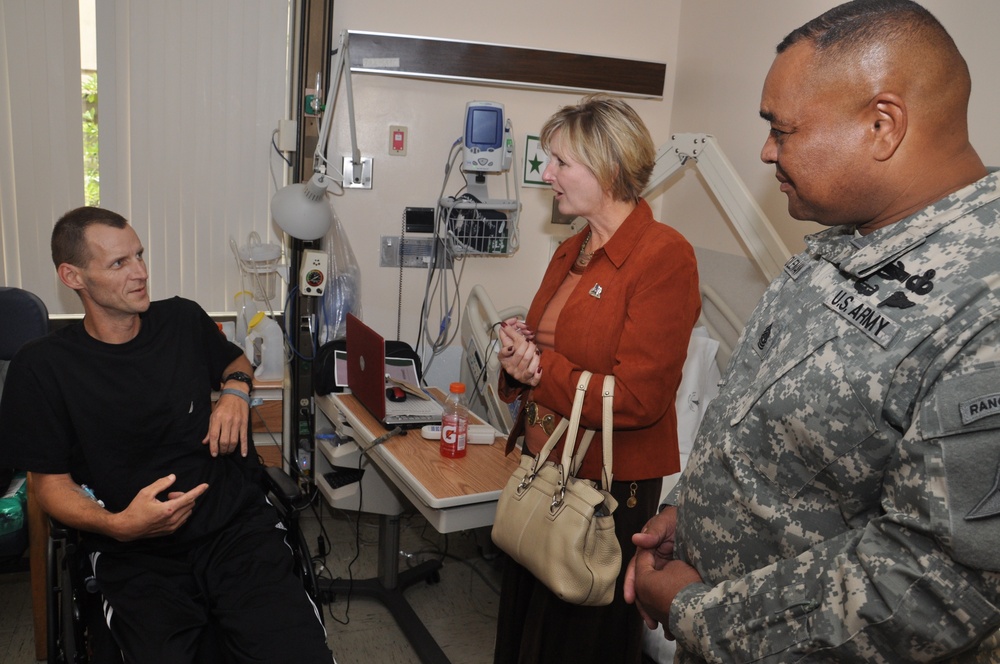Fort Hood's senior enlisted visits wounded heroes