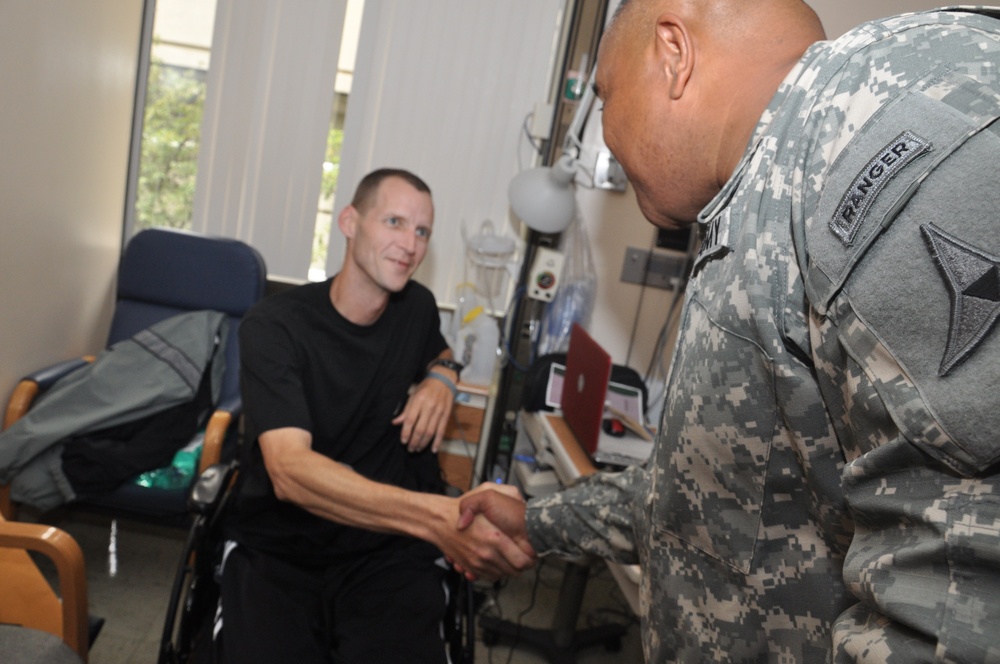 Fort Hood's senior enlisted visits wounded heroes