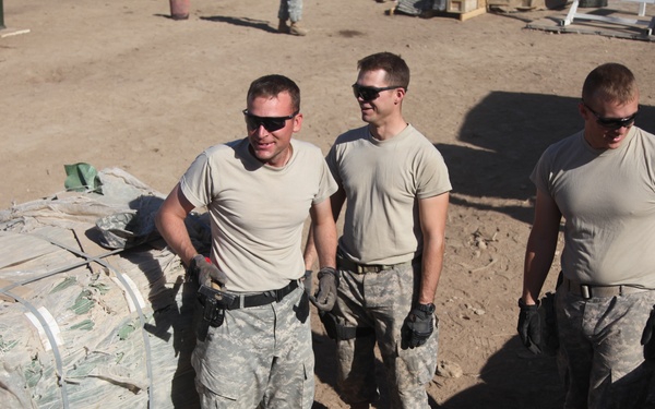 Soldiers visits Joint Security Station Um Sa'ah construction site