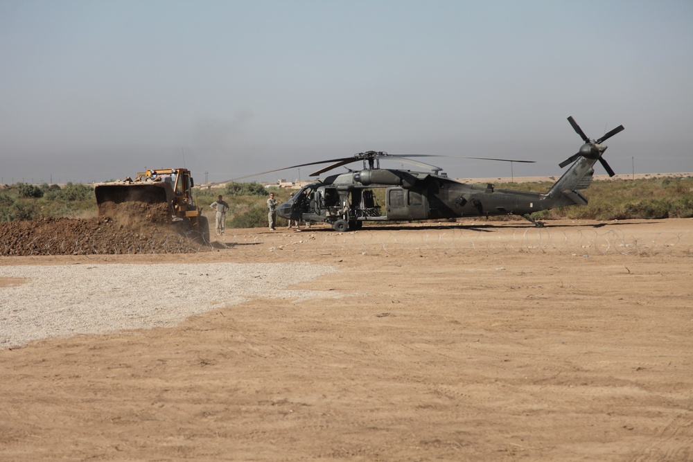 Soldiers visits Joint Security Station Um Sa'ah construction site