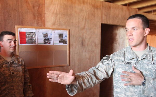 Soldiers visits Joint Security Station Um Sa'ah construction site