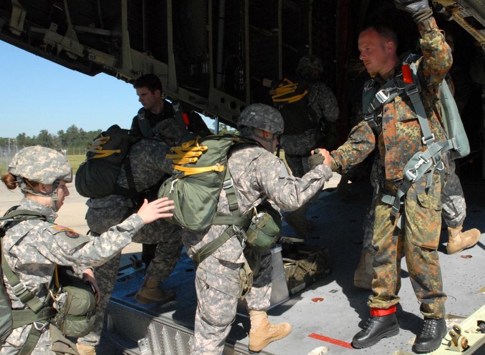 Federal Eagle: U.S., German paratroopers team up for joint airborne operation at Sicily DZ