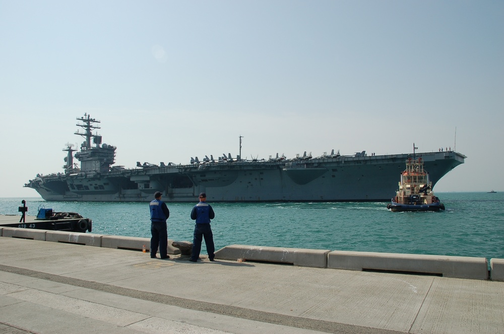 USS Nimitz Makes Port Visit to Bahrain