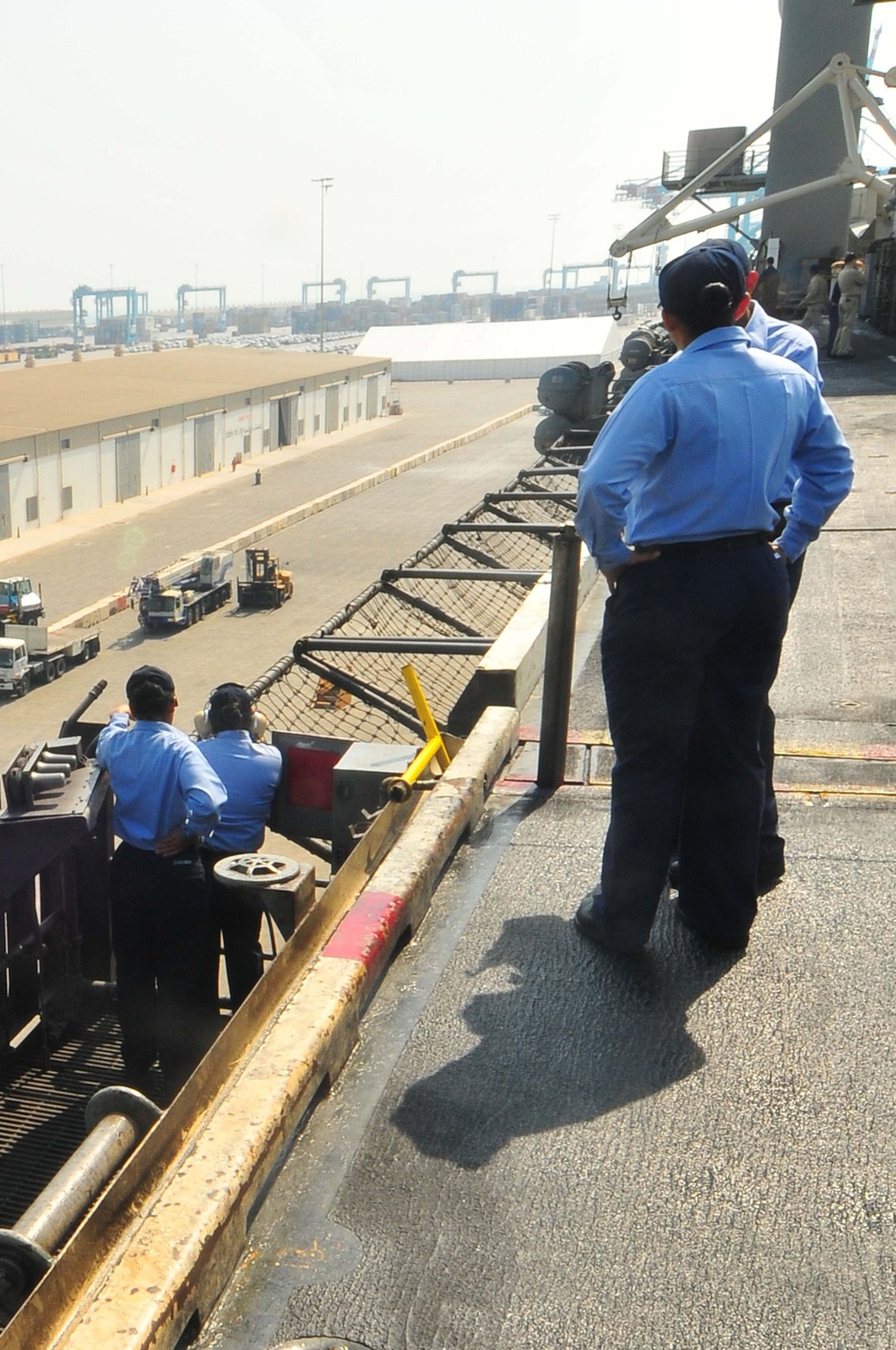 USS Nimitz docks in Bahrain
