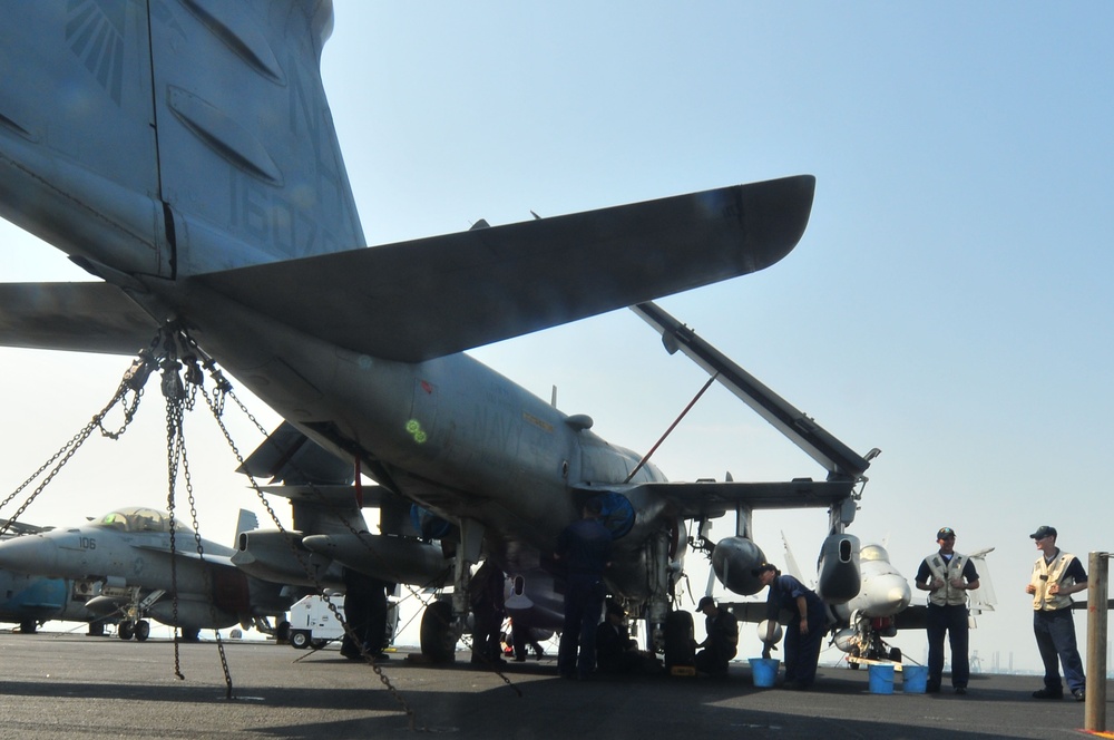 USS Nimitz docks in Bahrain