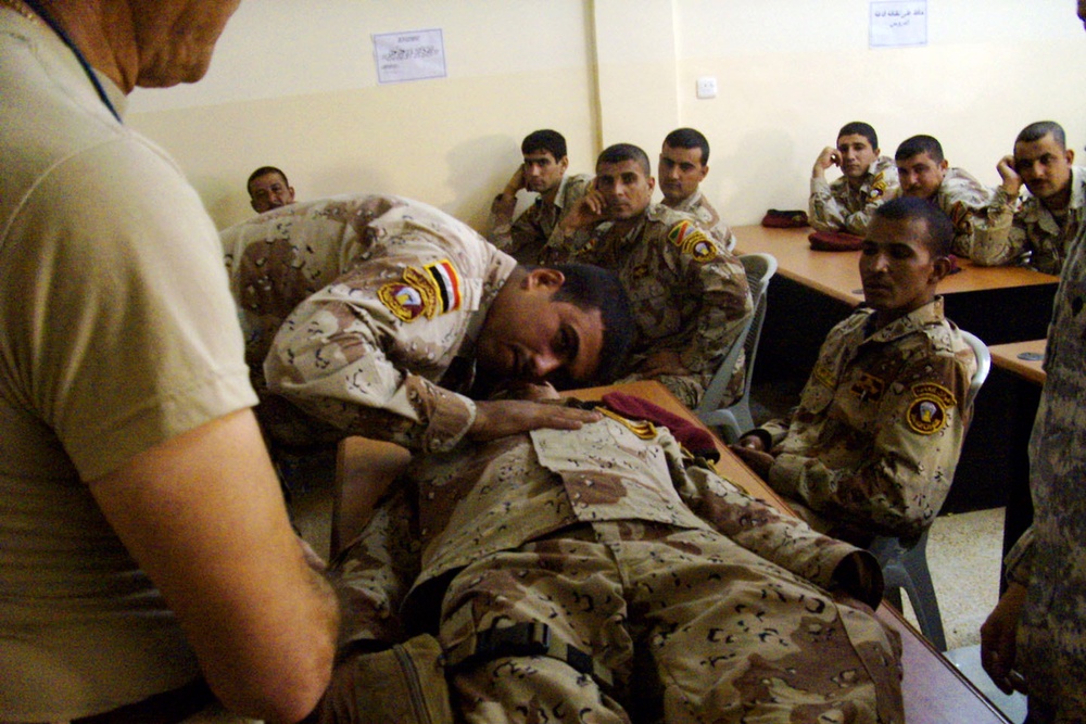 IA soldiers learn life-saving skills from U.S. medics