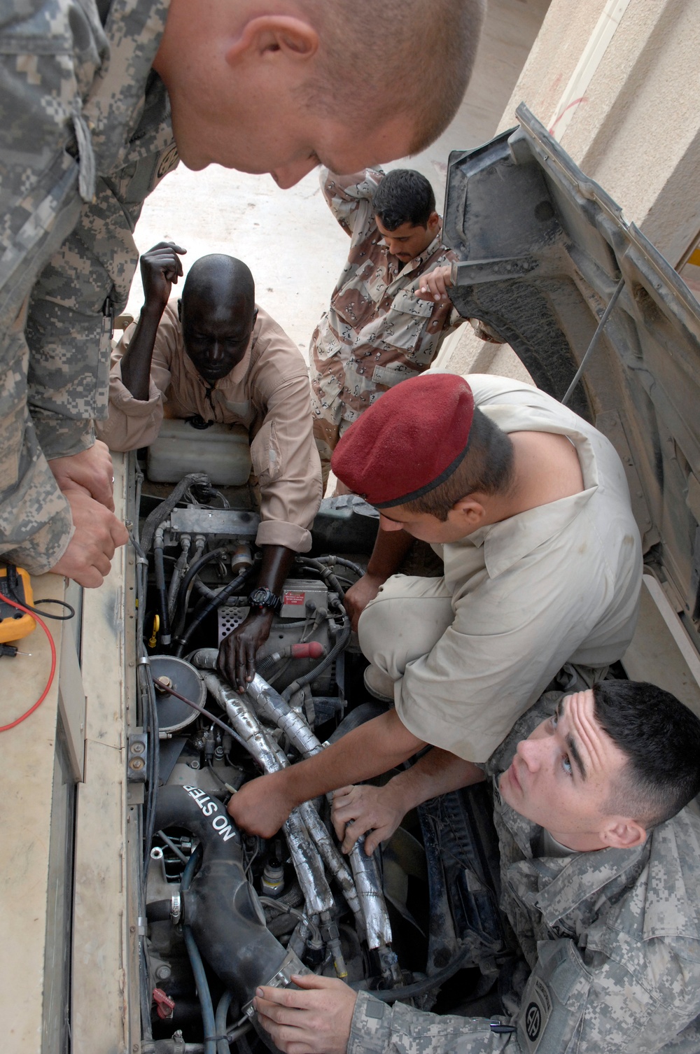 Iraqi soldiers give class on vehicle maintenance