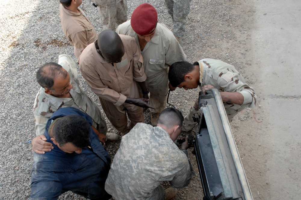 Iraqi soldiers give class on vehicle maintenance