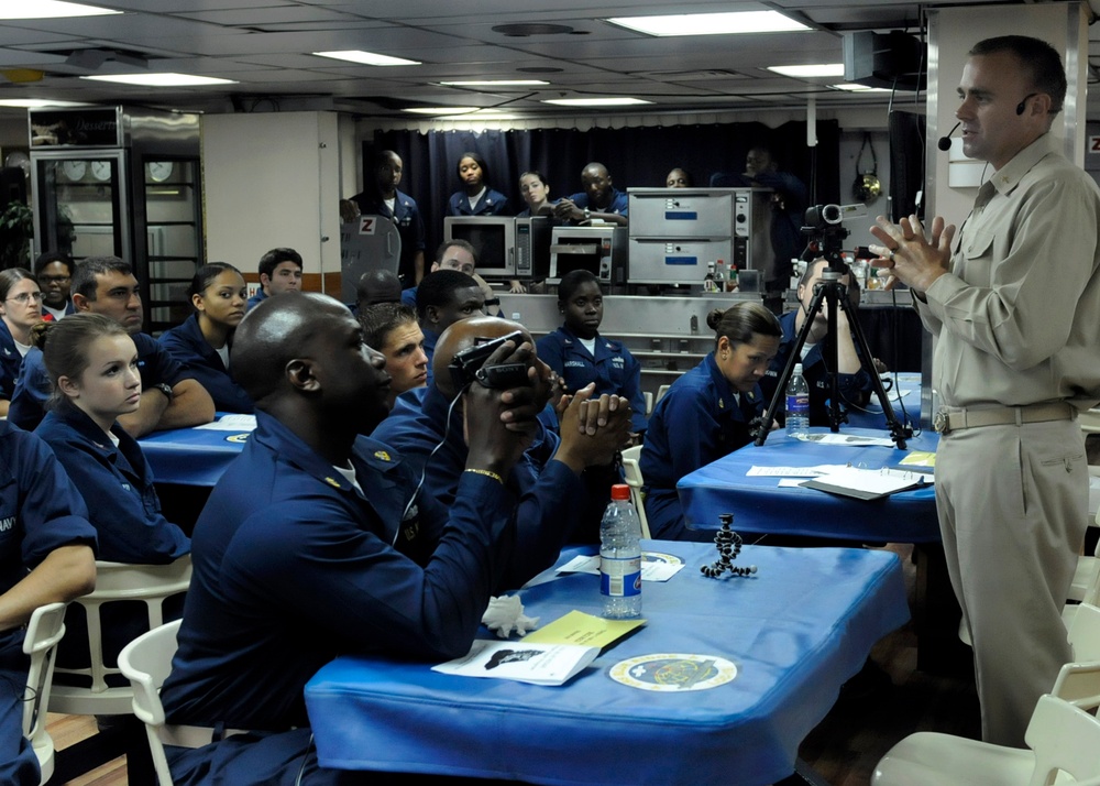 Helicopter delivers supplies to USS Blue Ridge