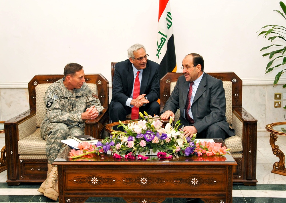 Gen. Petraeus Visits Iraqi Leaders