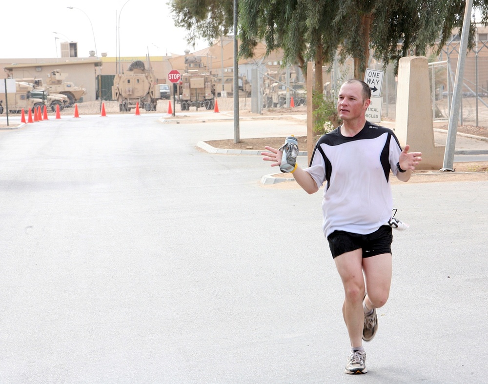 4th Marine Corps Marathon 
(Forward) unites armed forces far and wide