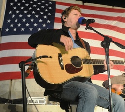 Craig Morgan, Chris Young electrify Holt Stadium