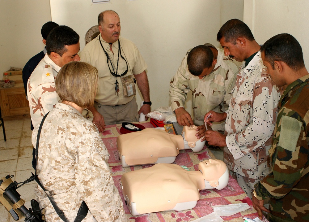 Iraqi Medics Review Basic Medical Care