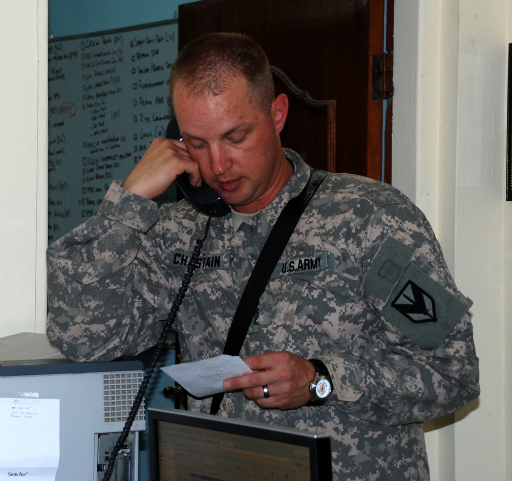 Army sergeant re-enlists 23