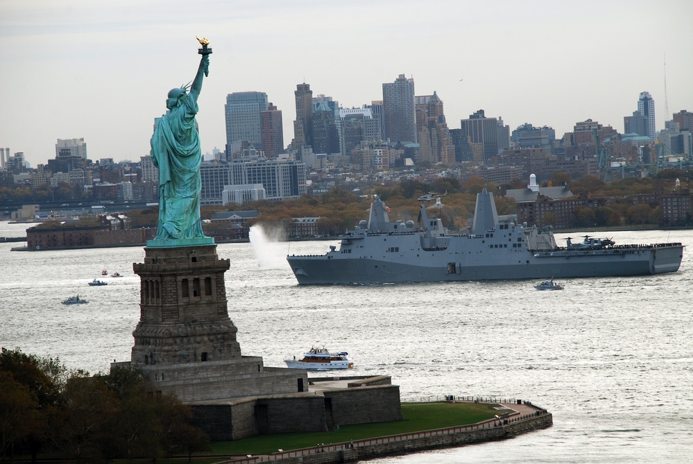 Pre-Commissioning Unit New York transits New York Harbor