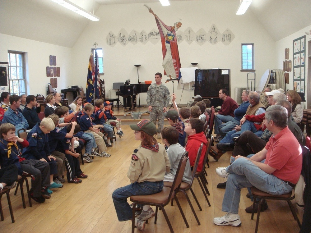 Soldier Helps in Cub Scouts Advance