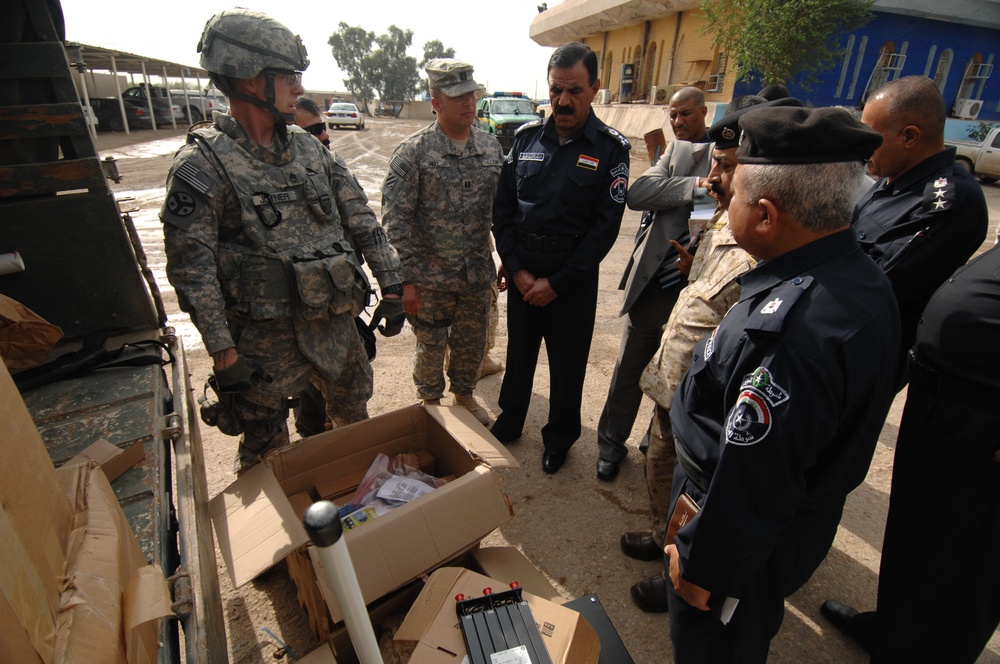 U.S. troops work with Iraqi police