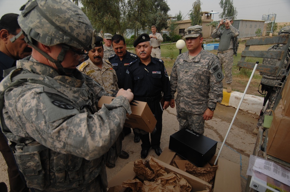 U.S. troops work with Iraqi police